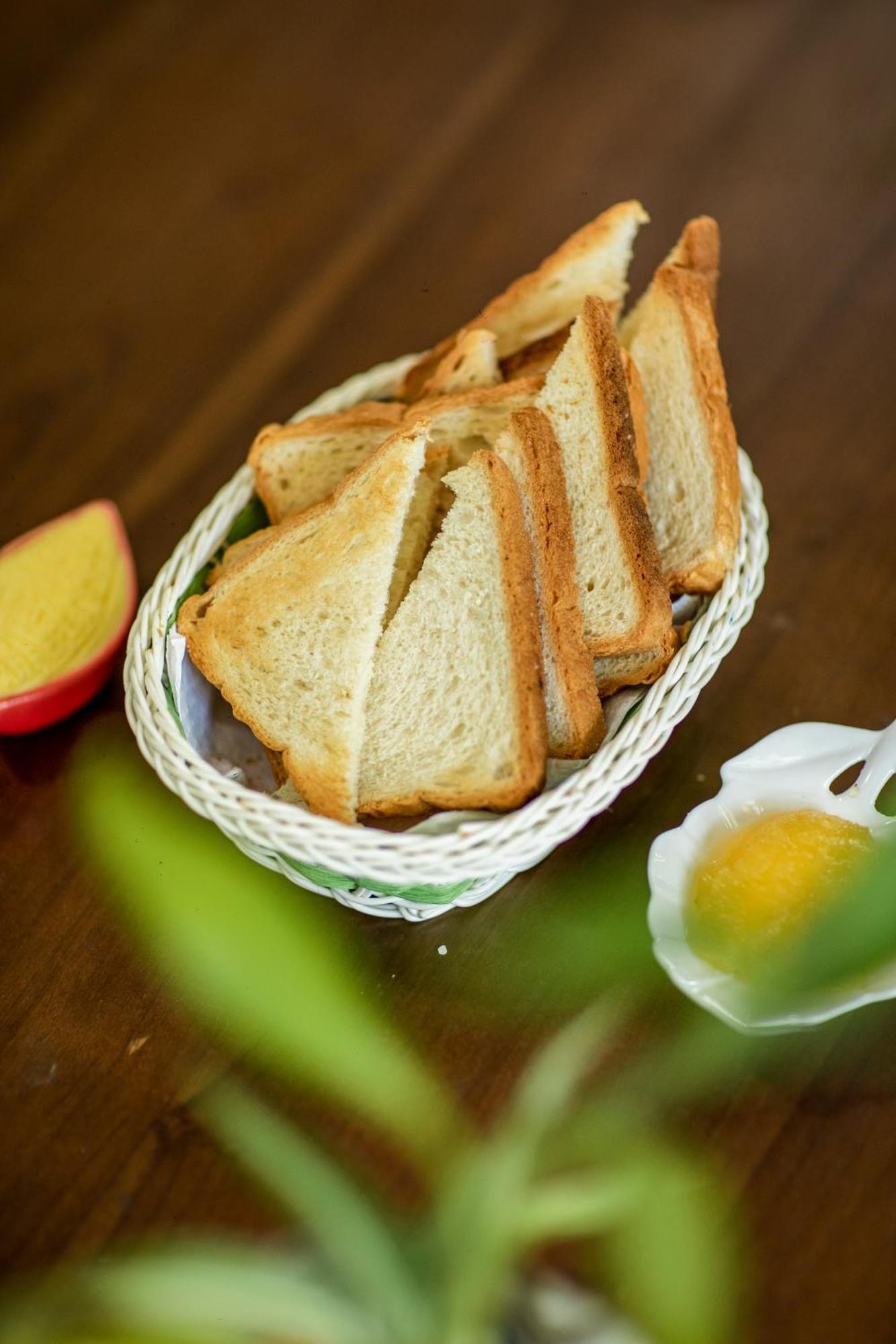 ガル Three Shades Bed & Breakfast エクステリア 写真