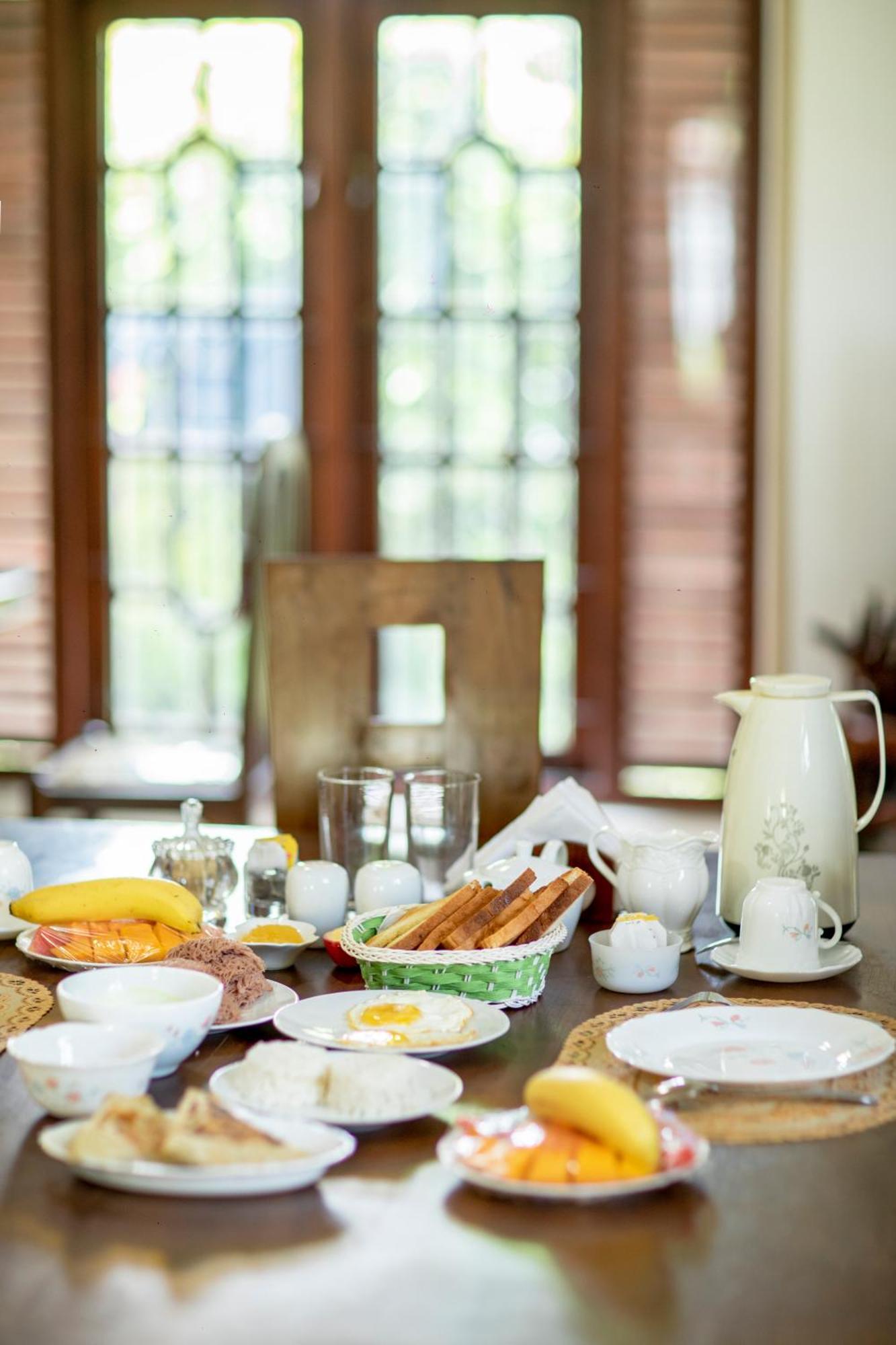 ガル Three Shades Bed & Breakfast エクステリア 写真