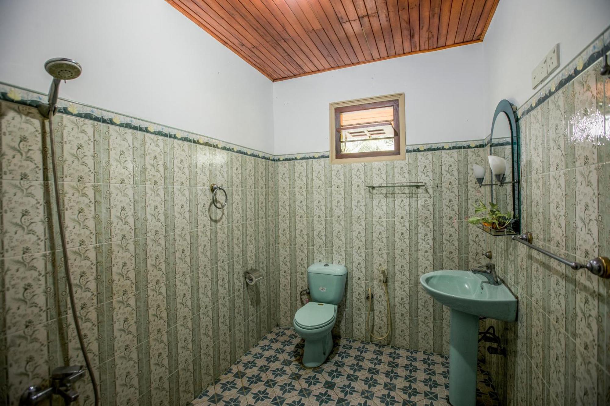 ガル Three Shades Bed & Breakfast エクステリア 写真