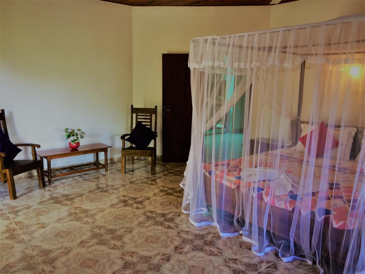 ガル Three Shades Bed & Breakfast エクステリア 写真